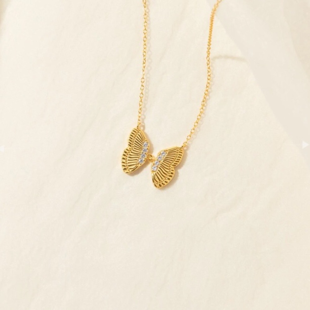 NWOT butterfly necklace - Picture 5 of 7
